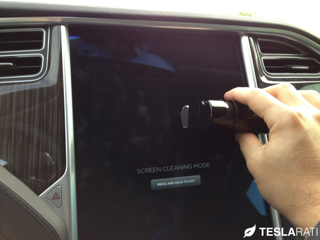 Tesla Screen Cleaning Mode: How to Clean a Tesla Monitor 