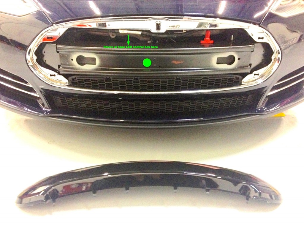 Tesla-Model-S-Lighted-T-Oznium-Mount