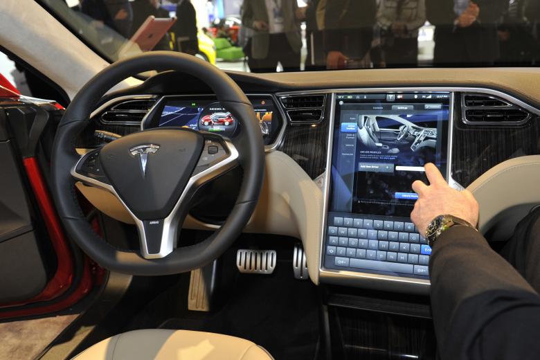 tesla-model-s-touchscreen