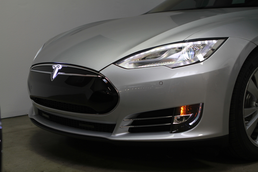 Tesla-Model-S-Lighted-T-Installed-2