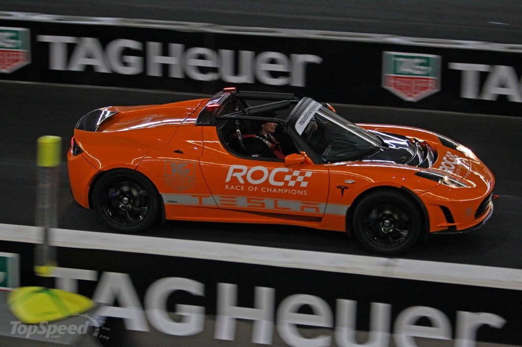 tesla-roadster-orange-race