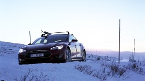 Tesla-Model-S-in-the-snow