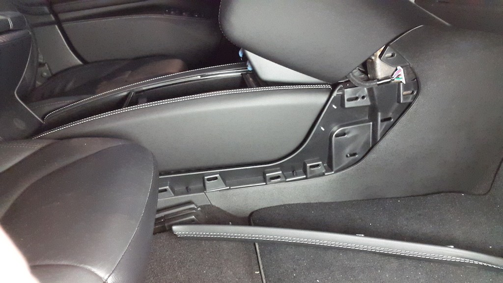 Carbon-Fiber-Wrap-Center-Console-2