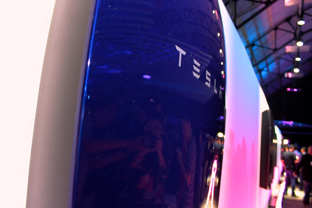 Tesla-Logo-PowerWall-Event