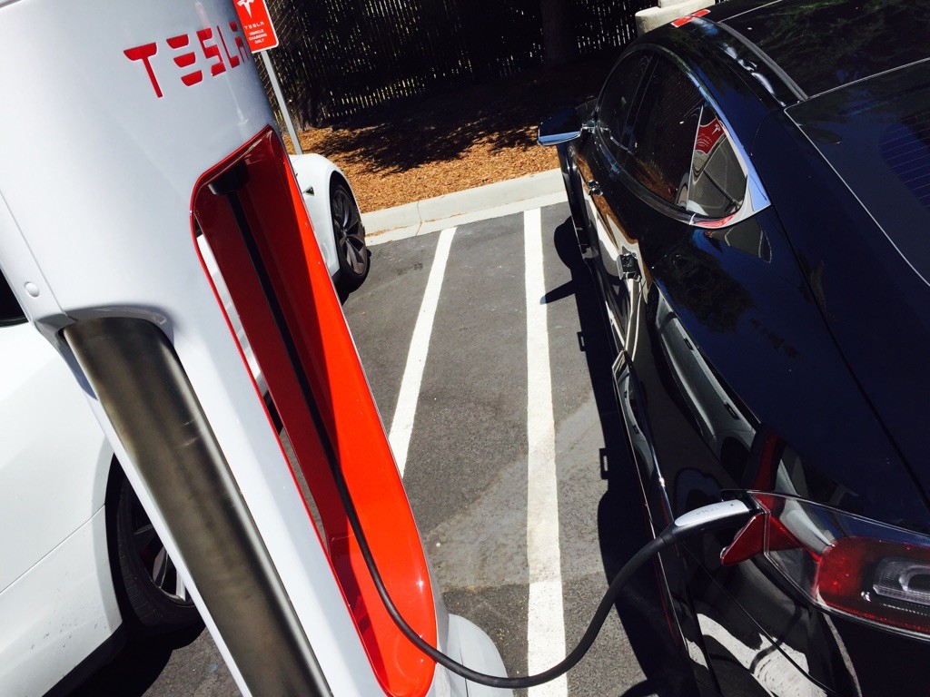 Liquid-cooled Tesla Supercharger in Mountain View, CA