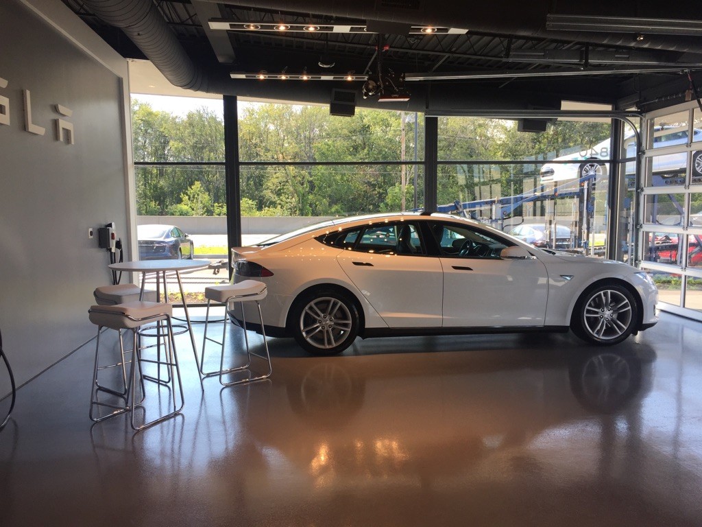 Model S 70D at the Tesla Store in Dedham, MA [Source: @Teslaliving]