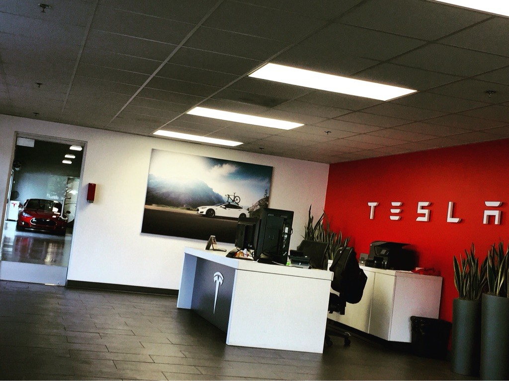 Tesla Service Center in Los Angeles