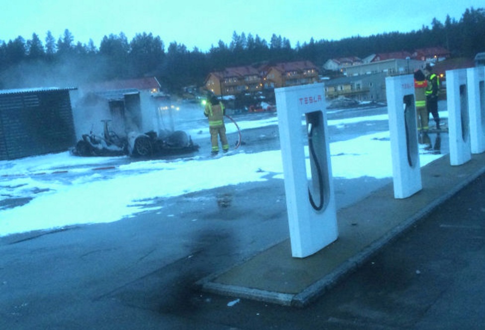 Tesla-Model-S-Fire-Station-Wreckage-Norway