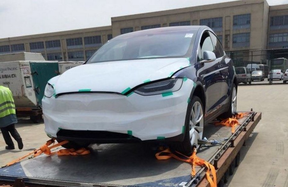 Tesla Model X spotted at Beijing airport [Source: autohome.com.cn]