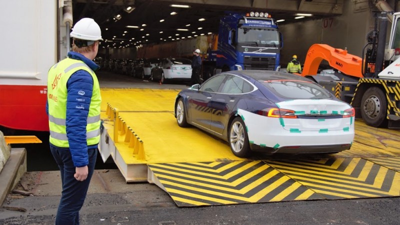 Nor Lines transporting Tesla Model S into Norway [Photo courtesy of Anders Sandvik]