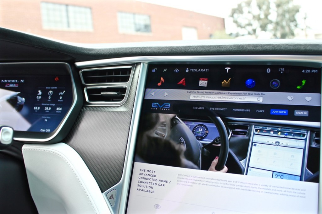 Tesla-EVEConnect-P90D-Touchscreen-Splash