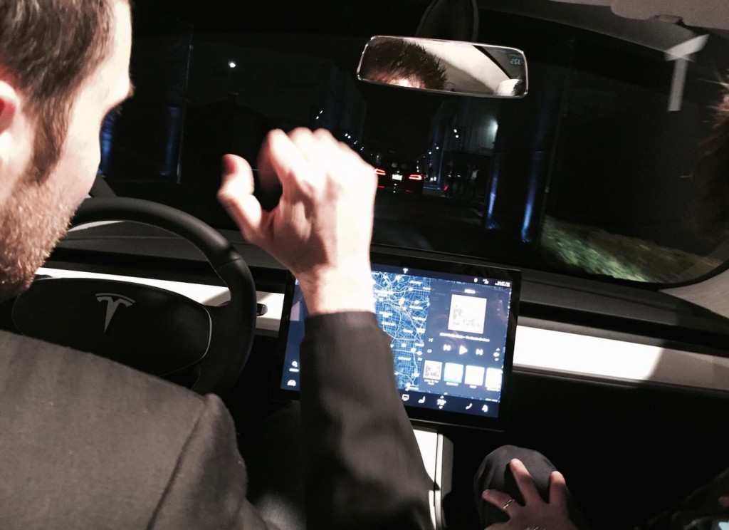 Tesla-Model-3-Dashboard