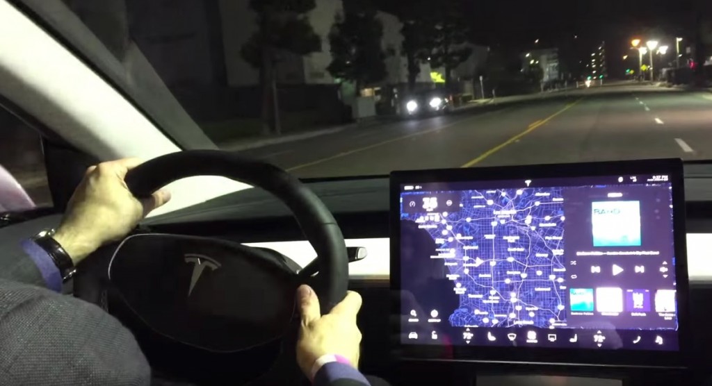 Tesla-Model-3-Dashboard-Touchscreen