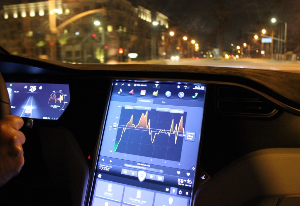 Tesla-Model-X-Touchscreen-Dash-Energy-EVE-Night