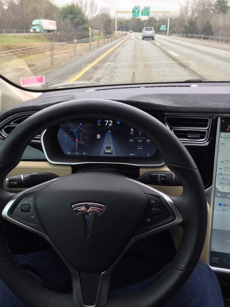 Experiencing Tesla's 30 Autopilot Trial on the highway