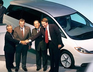 Leaders of General Motors (GM) and Toyota Motor (L-R) Shoichiro Toyoda of Toyota Honorary Chairman, John Smith, CEO of GM,  Fujio Cho President of Toyota (L) and President of GM Rick Wagoner before Toyota