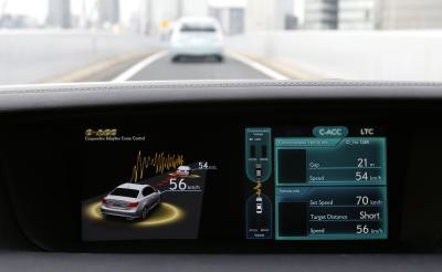 A display on a Toyota test car shows the Co-operative-adaptive Cruise Control, which uses 700-Mhz band vehicle to vehicle ITS to transmit acceleration and deceleration data to maintain inter-vehicle distance during the Toyota Advanced Technologies media briefing in Tokyo. Photo by Reuters