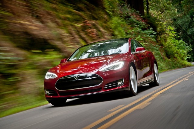 Tesla model-s-signature-red-motion