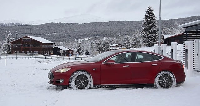 Tesla Model S Winter Driving