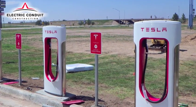 Tesla-Supercharger-complete