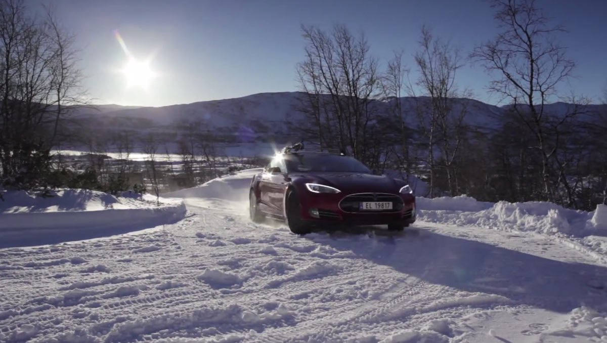 Tesla-Model-S-winter-snow