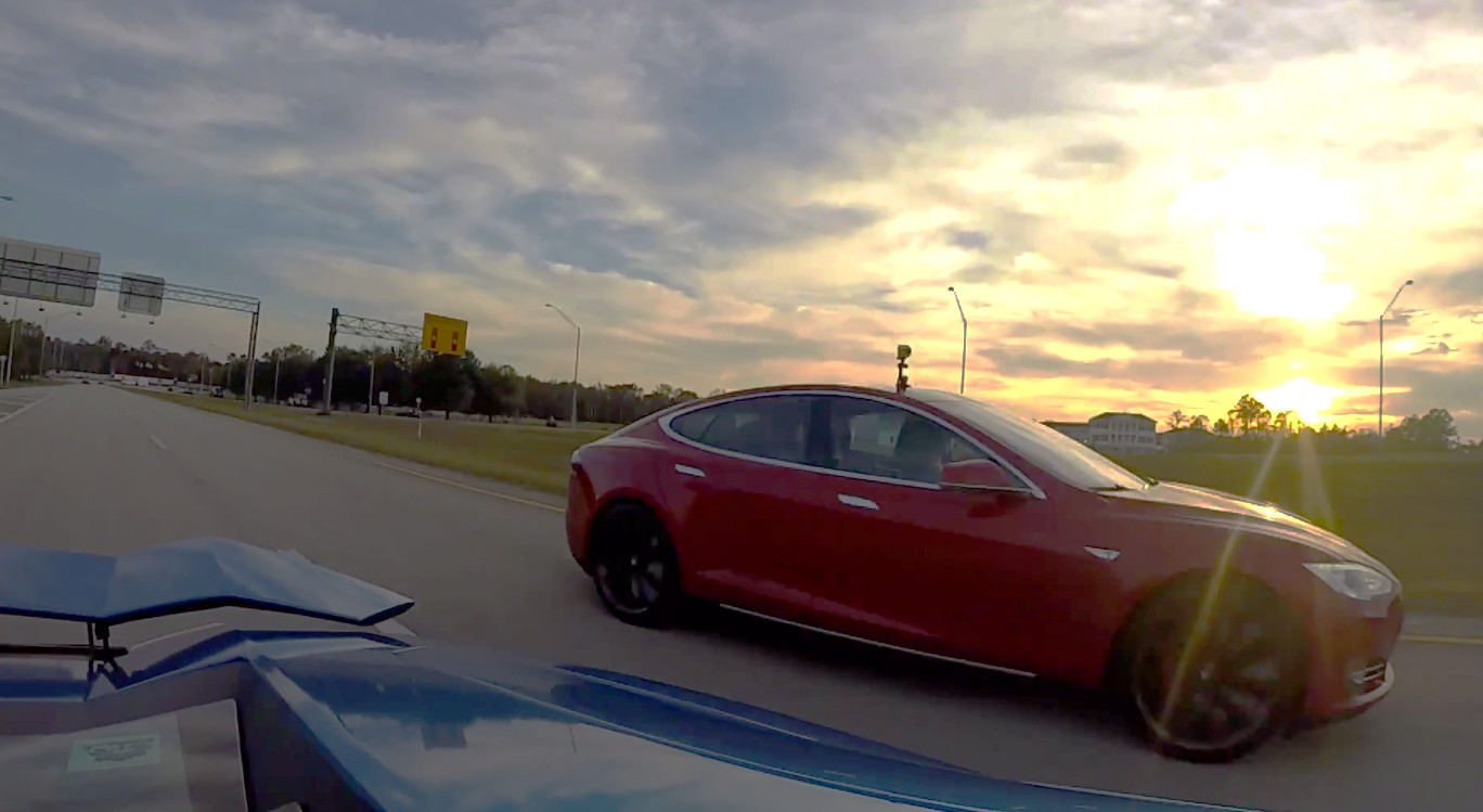 Tesla-P85D-vs-Lamborghini-Aventador-Drag-Race