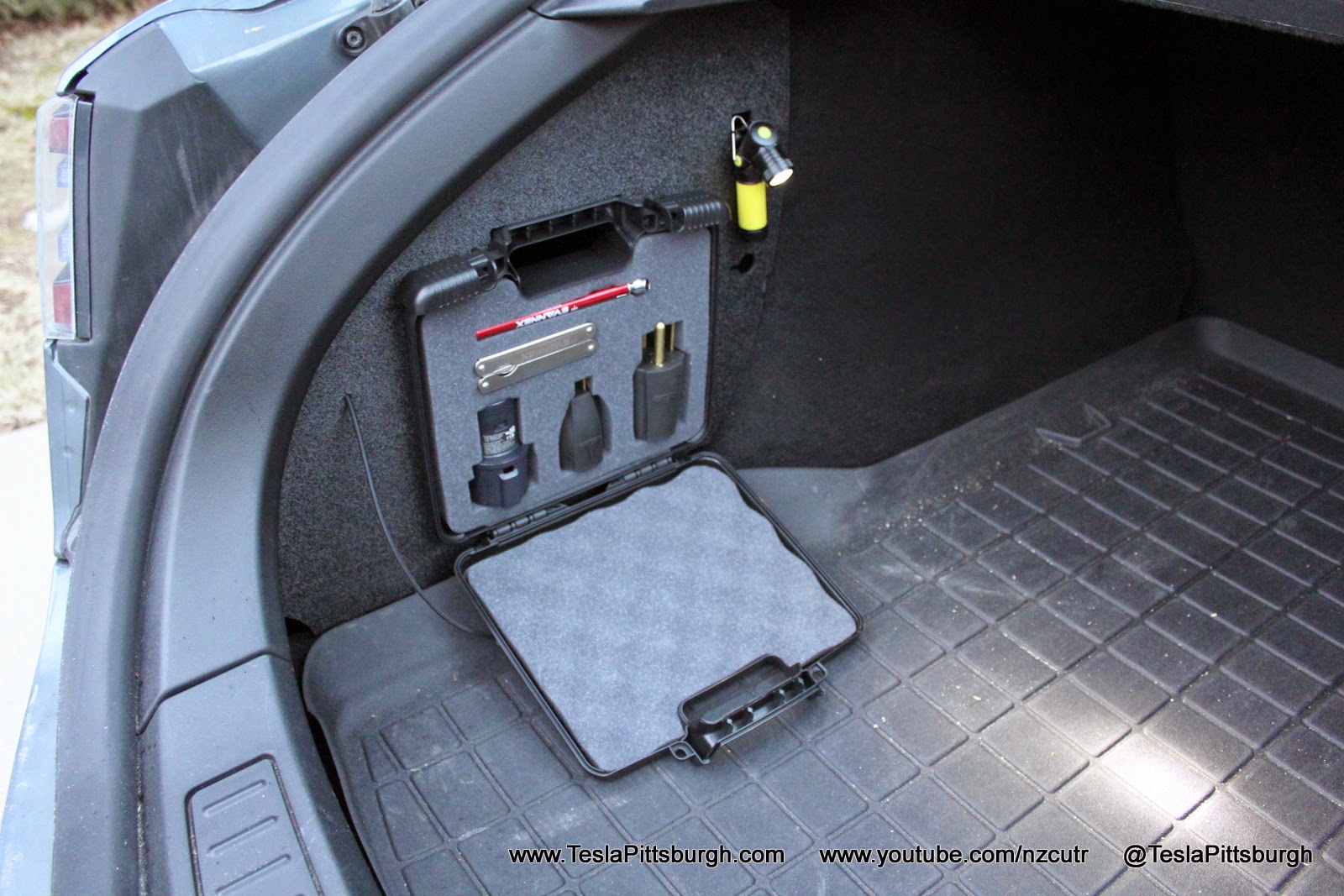 Model-S-Charge-Adapter-Lighting-Case-1