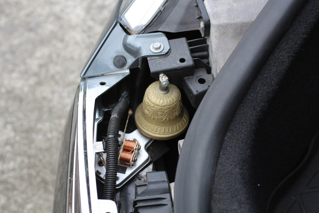 DIY Tesla Model S Pedestrian Alert 'Horn' for the Oblivious