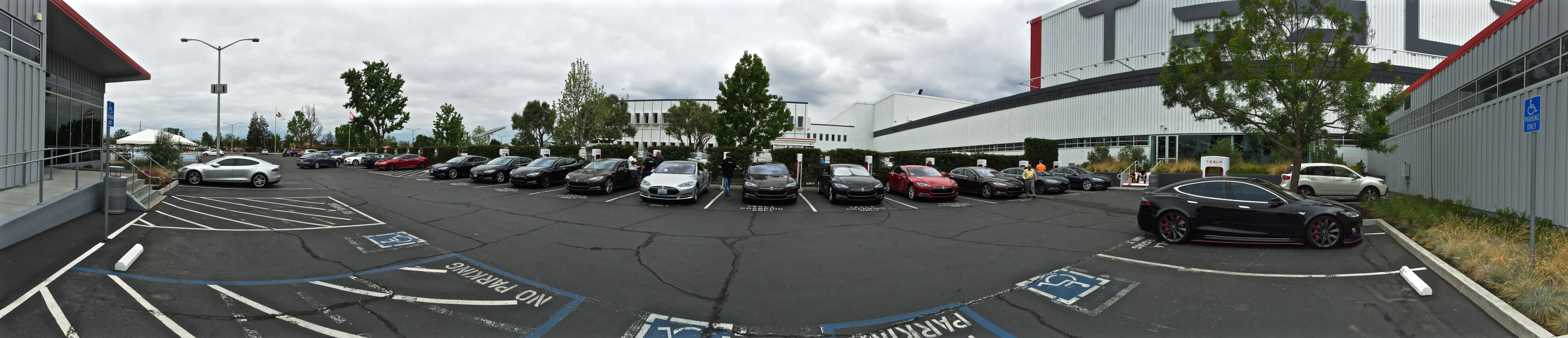 Tesla-Fremont-Supercharger-RevoZport