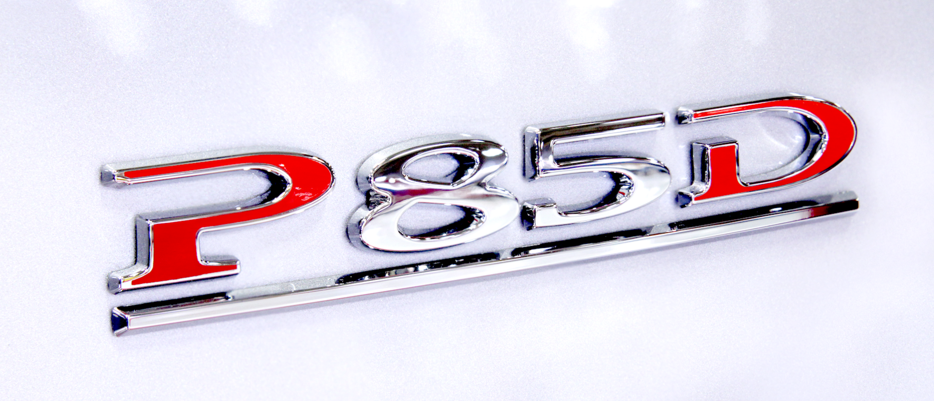 P85D-Ludicrous-Mode-Badge-Emblem
