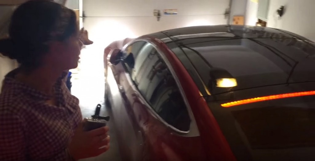 How To Use the Tesla Auto Summoning Feature (Video Demo)