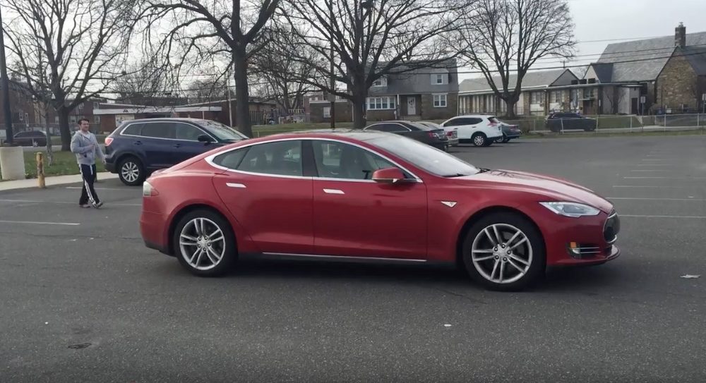 Tesla Summon Autopark demonstration