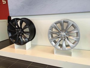Tesla 21" Turbine vs 19" Slipstream wheel