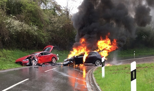 Tesla Model S accident in Luxembourg