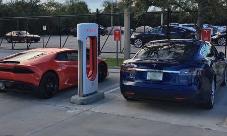 Tesla Model S P100D drag race vs Lamborghini