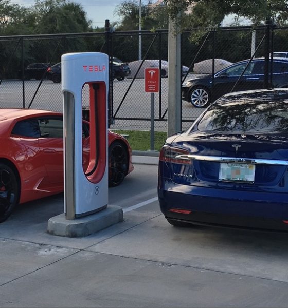 Tesla Model S P100D drag race vs Lamborghini