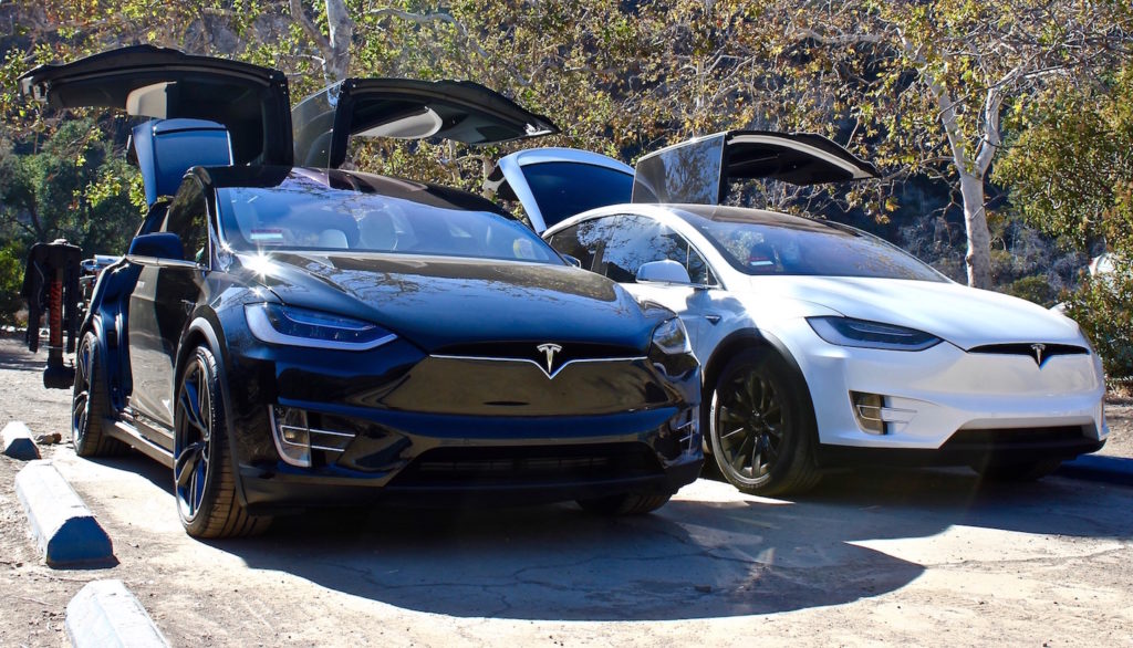Trouwens angst Snazzy Tesla v8.1 is here: Updated Autopilot 2.0, Model X Falcon Wing door  settings, voice control