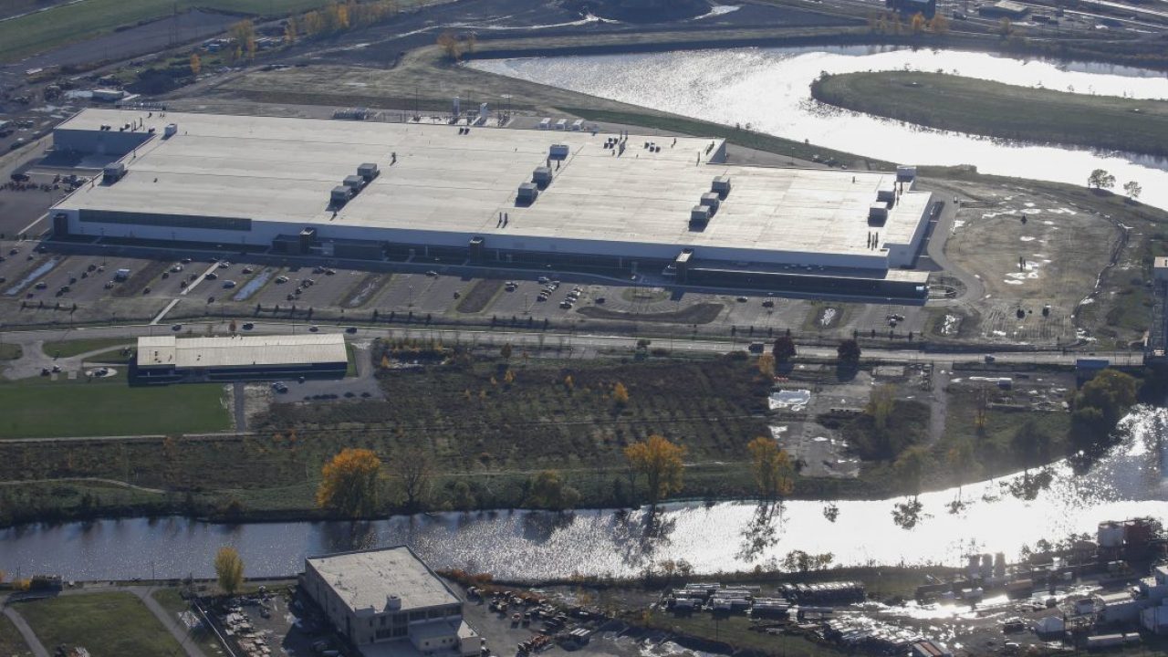 Tesla tile production begins at Gigafactory 2, customer installs soon to follow