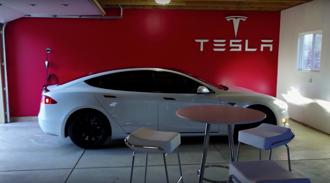 Tesla-showroom-garage