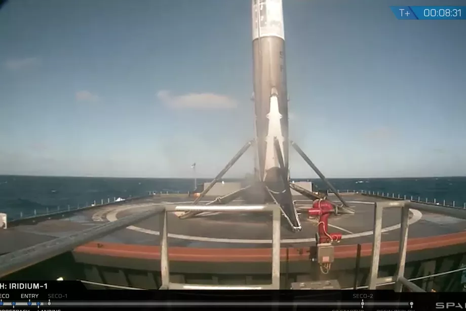 SpaceX-Falcon9-Iridium-droneship-landing