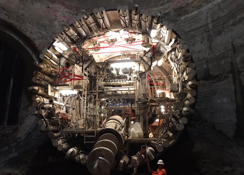 Elon-Musk-tunnel-boring-machine