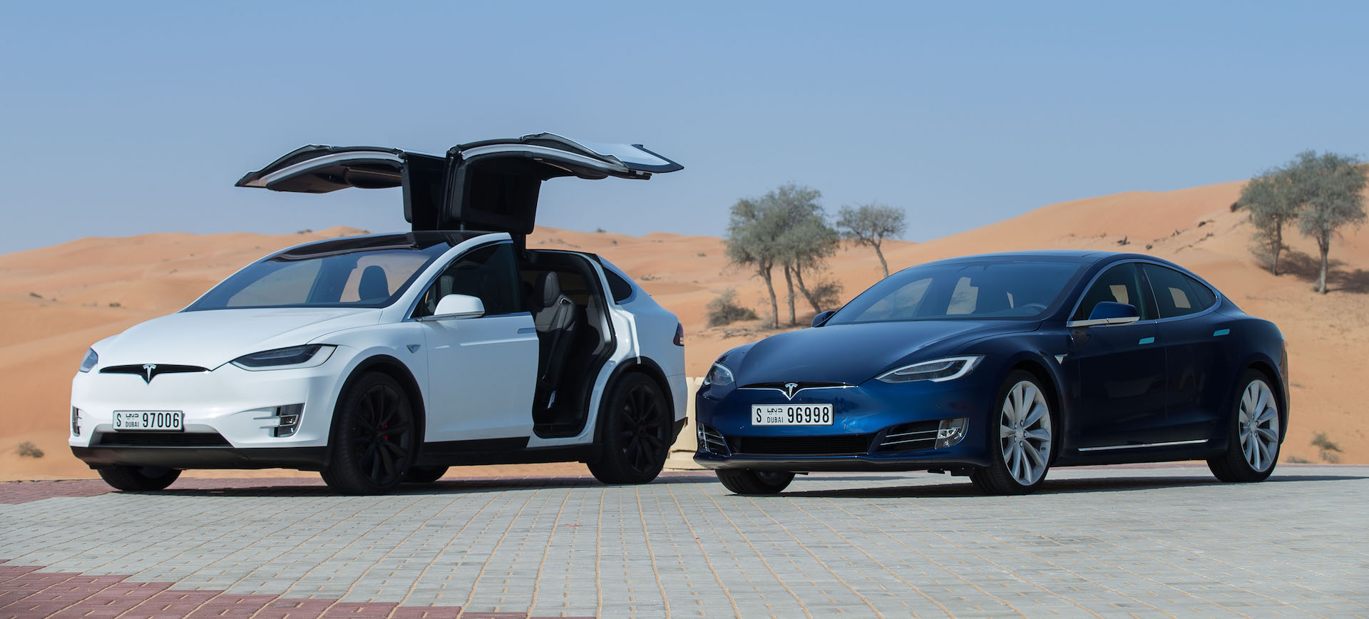 Tesla-Dubai-limousine-tax-service