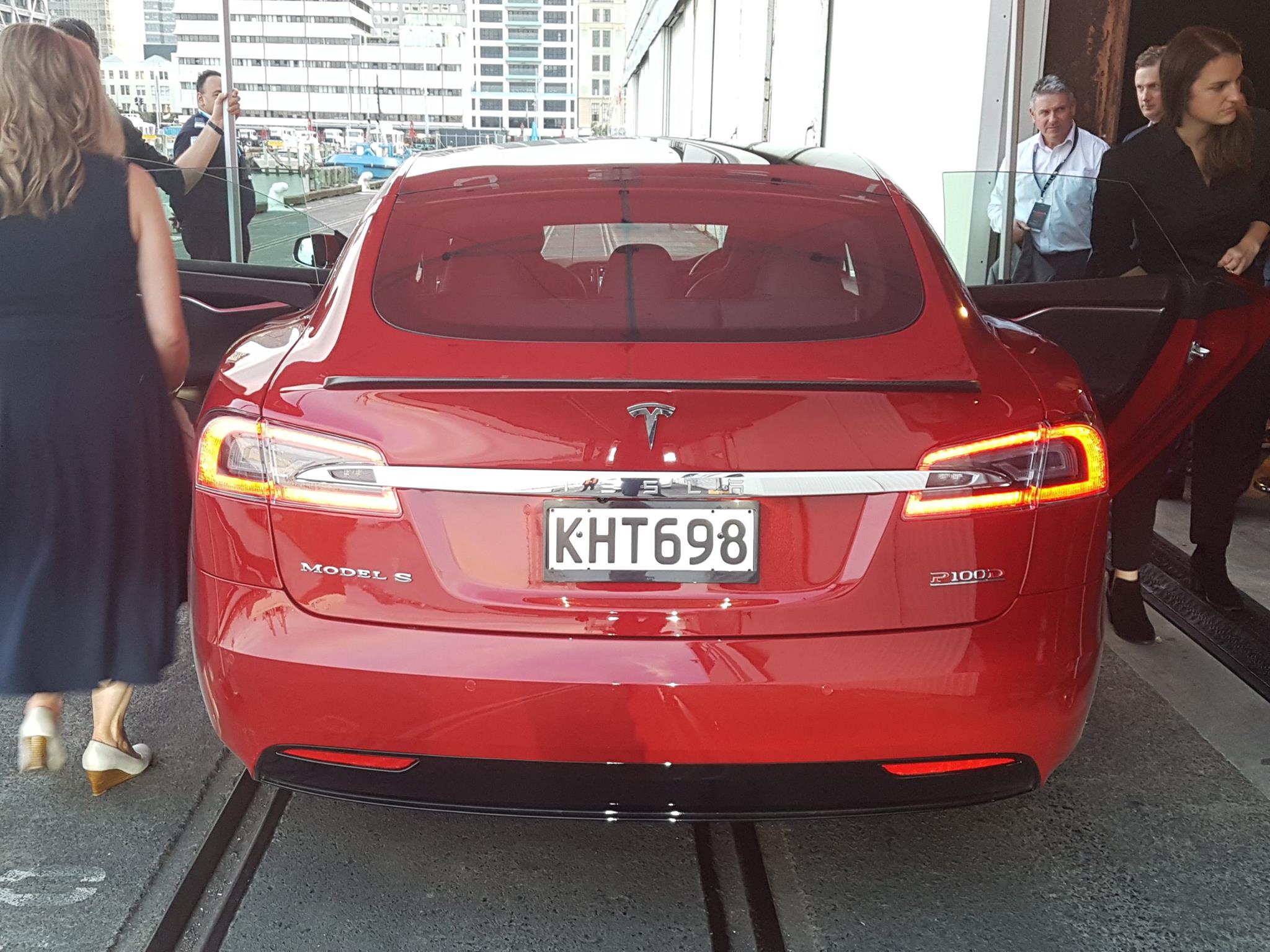 Tesla_delivery-event-auckland-new-zealand-p100d-logo