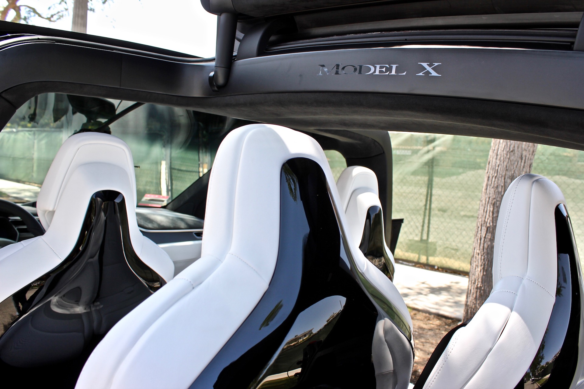 Tesla Discontinues Glossy Model X Seat Backs For Matte Finish