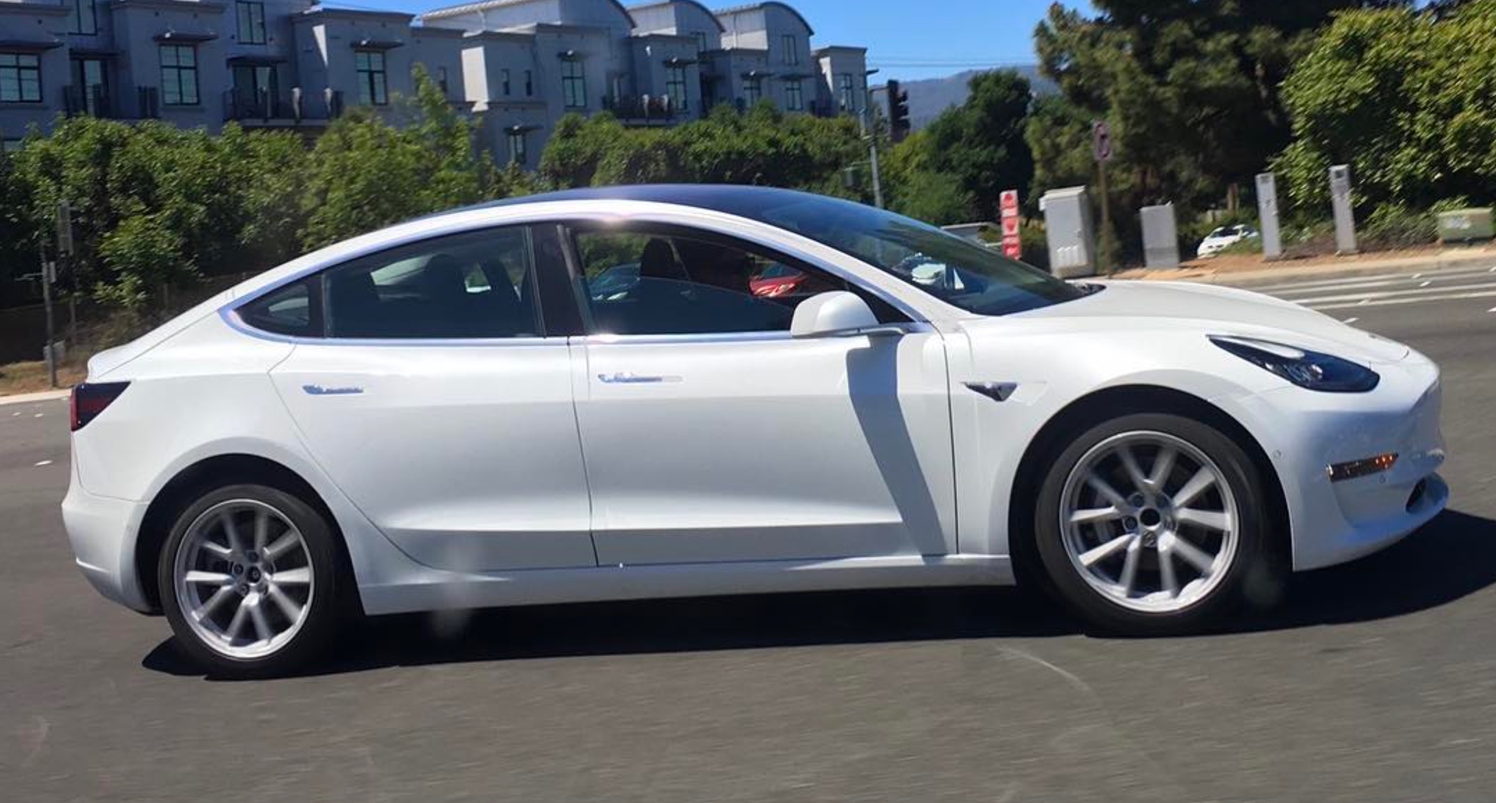 Resultado de imagem para white tesla model 3