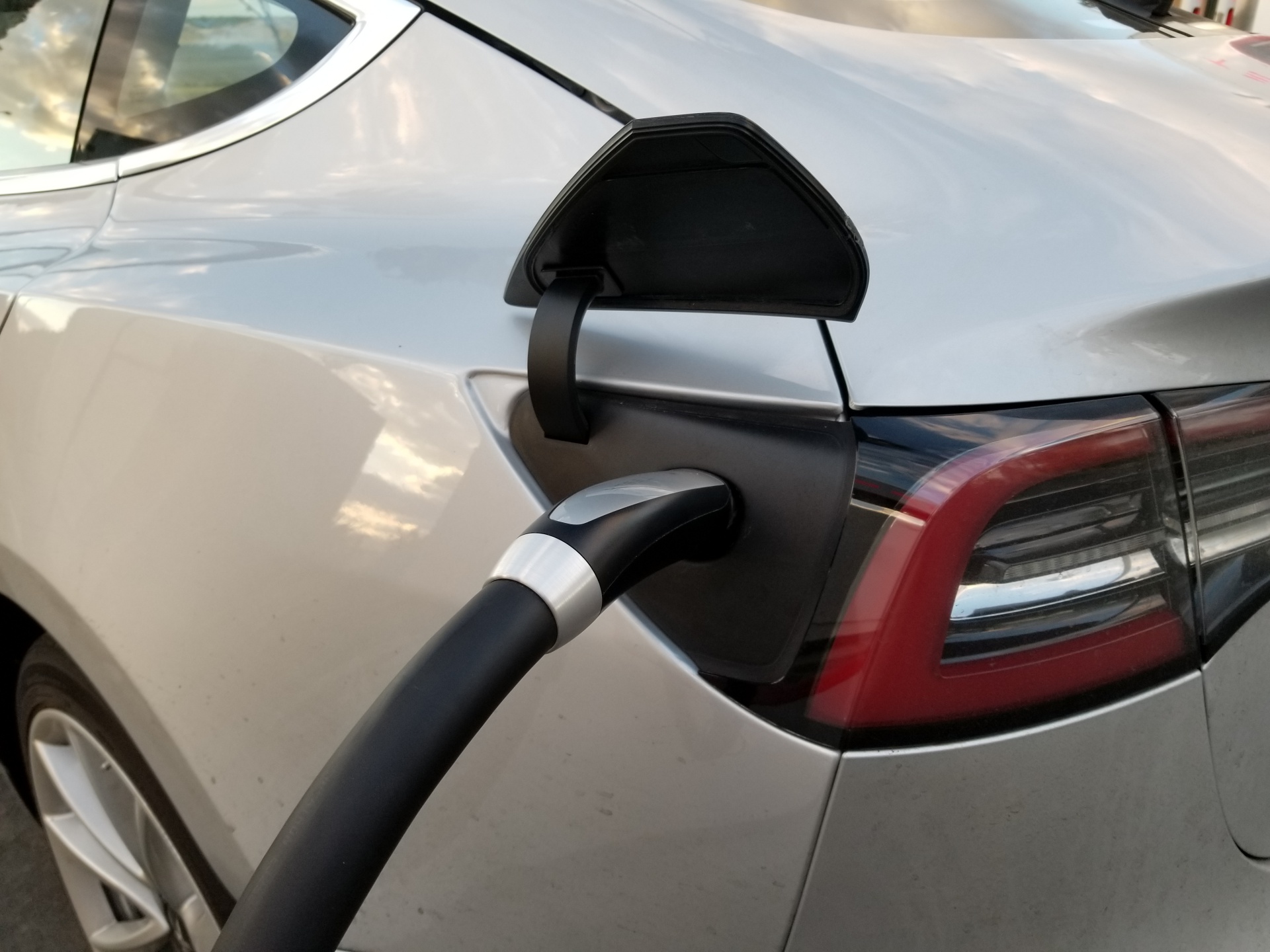 tesla 3 charge