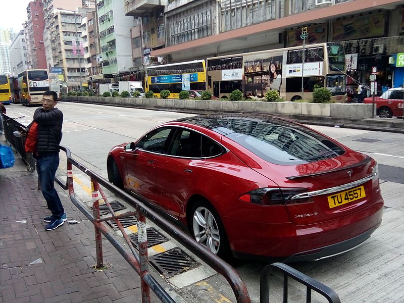 HK_SSP_深水埗_Sham_Shui_Po_Kweilin_Street_Cheung_Sha_Wan_Road_Dec_2016_Lnv2_model_S_red_Tesla