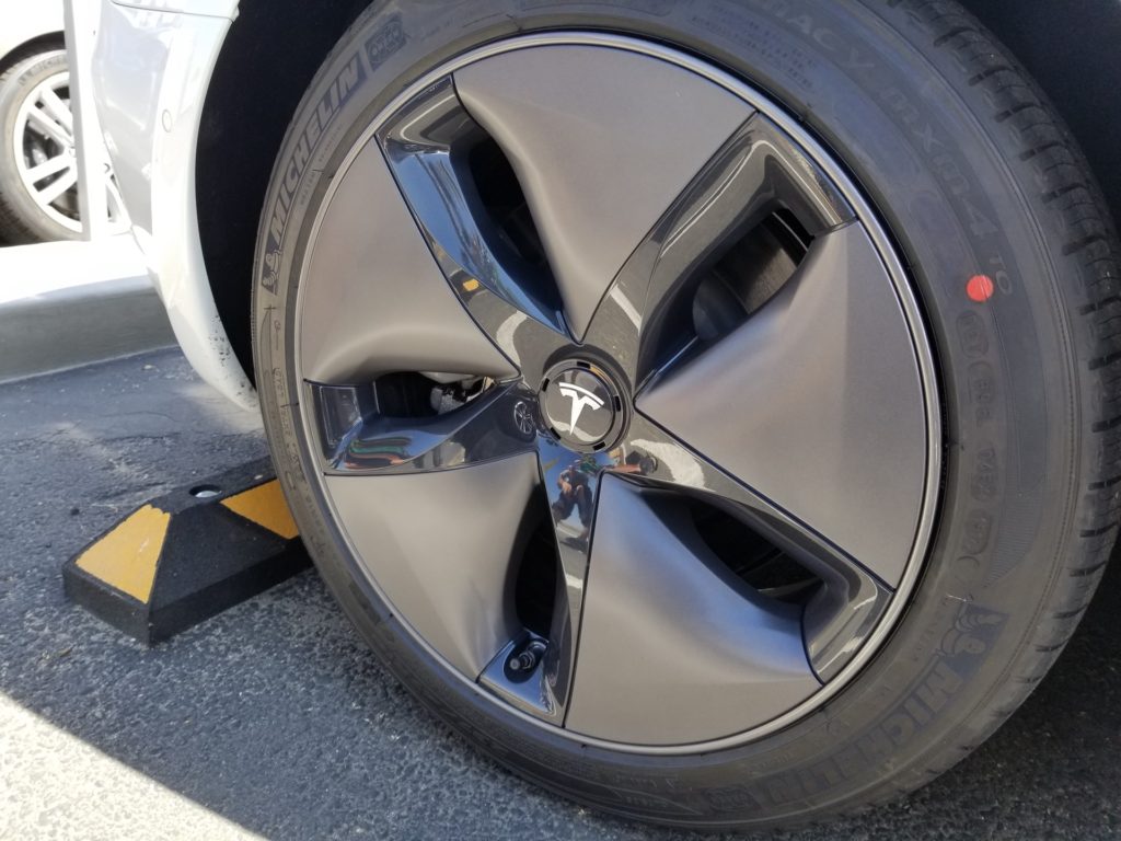 Tesla Model 3 Comment retirer les Aero Wheel caps 