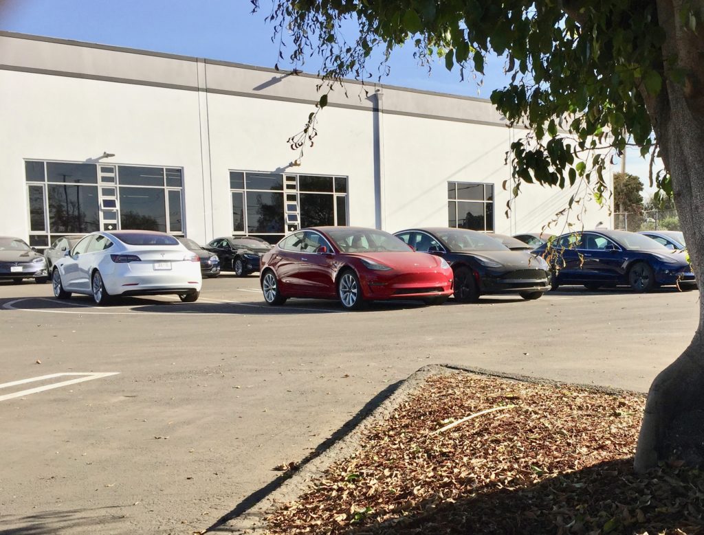 Tesla opens new Los Angeles delivery center with lot full of Model 3
