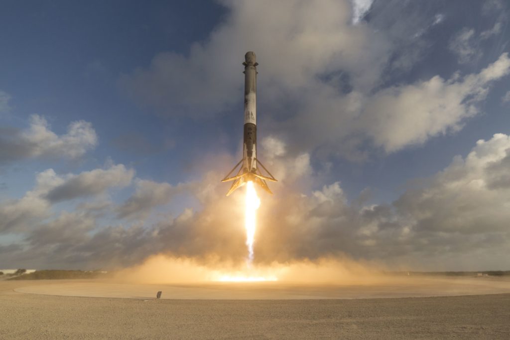 Tajemniczy październikowy start SpaceX zidentyfikowany jako amerykański satelita szpiegowski